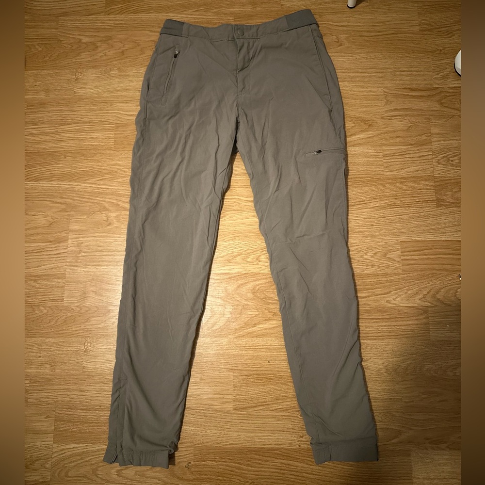 Uniqlo Cargo Pants in Taupe